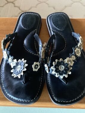 Fossil Leather Flower Flip Flops